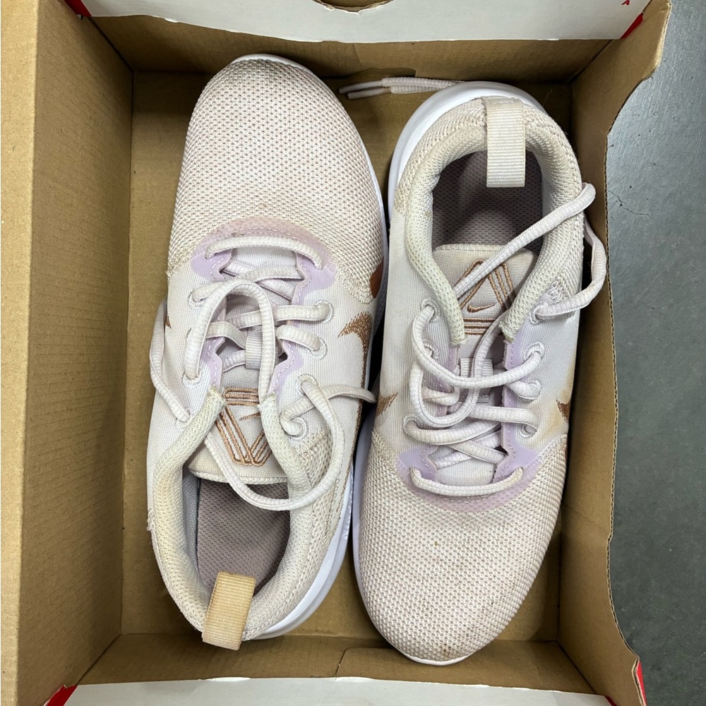 Nike Sneakers - Cream and Brown